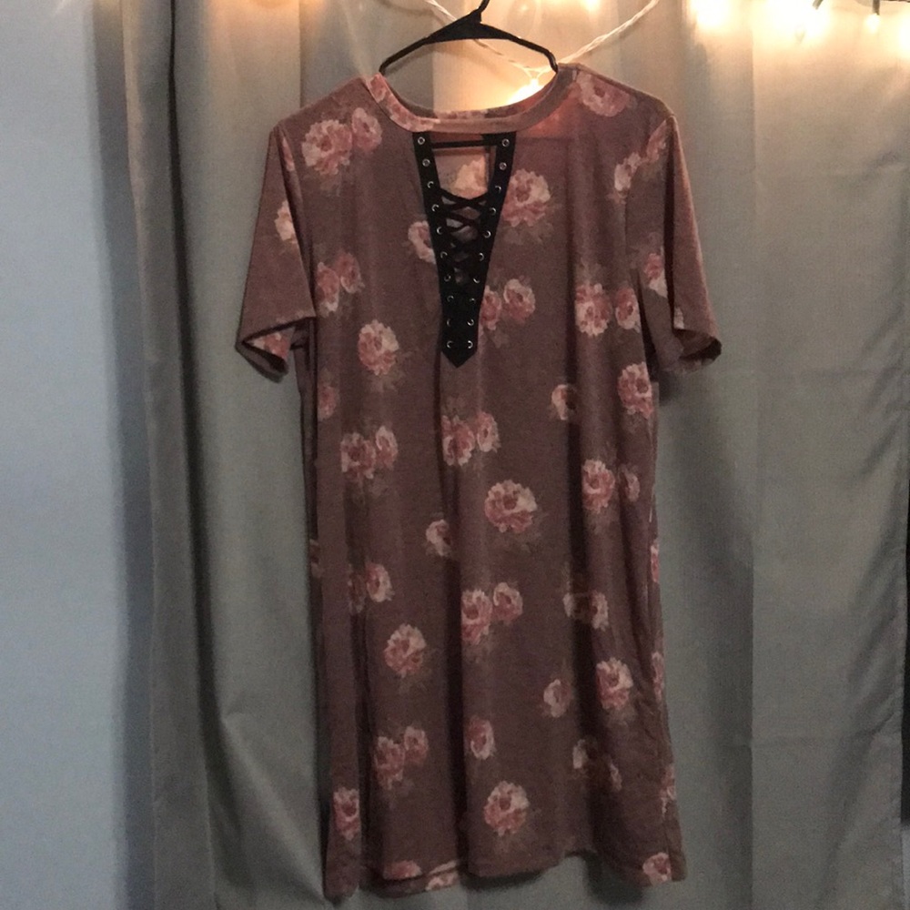 FINAL PRICE DROP✨ Mauve lace-up T-shirt dress 🌸
